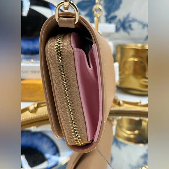 🆕 CHIARA FERRAGNI 🧿 NWOB Eyelike Motif Chain Linked Wallet on Chain, Nude